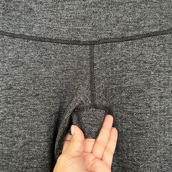 Lululemon Wunder Under Low-Rise Tight 28"
Herringbone Heathered Black - Picture 6 of 8